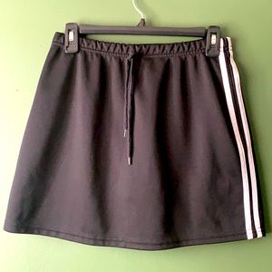 Black athletic 00’s skirt